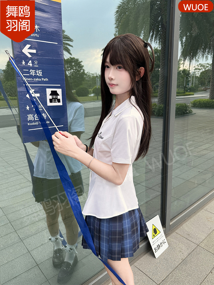 WUOE舞荷轻语荷叶边收腰款JK衬衫模特图