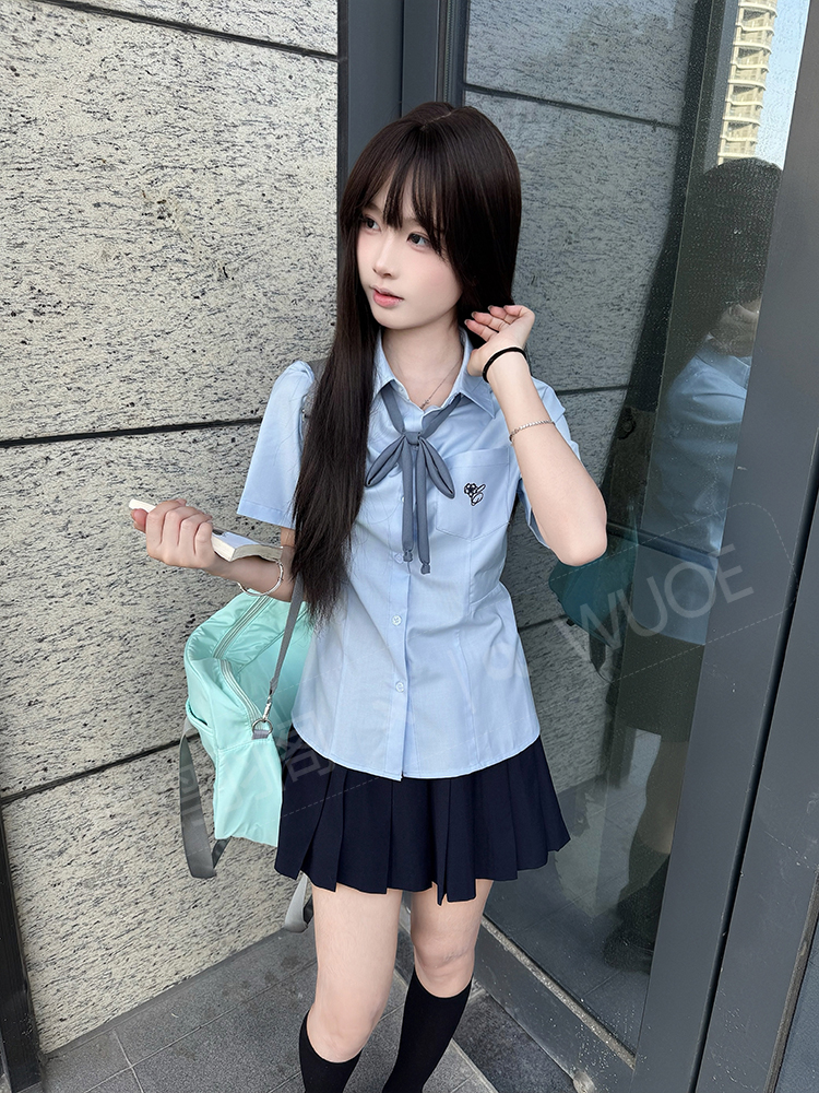 WUOE鸥澜使者收腰款JK衬衫模特图
