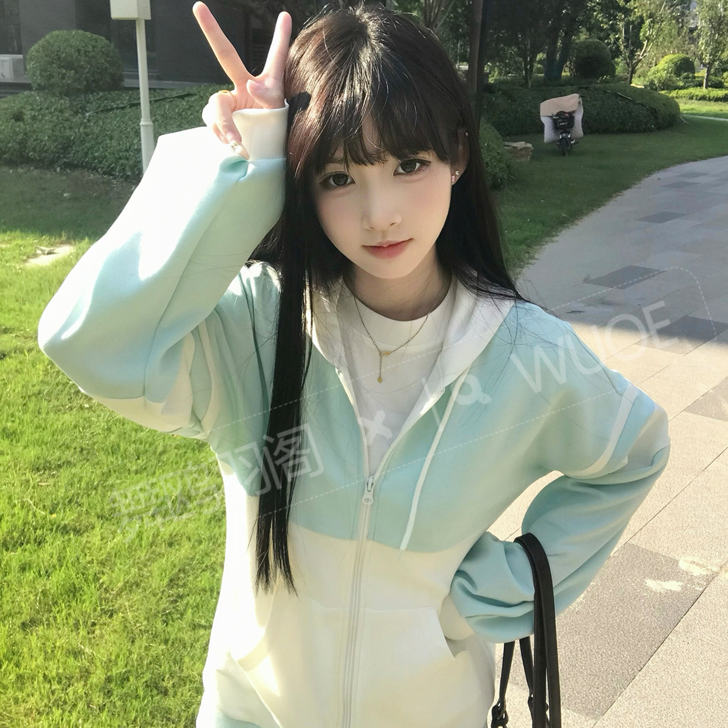 舞鸥羽阁羽沐晴空薄荷绿撞色卫衣模特图